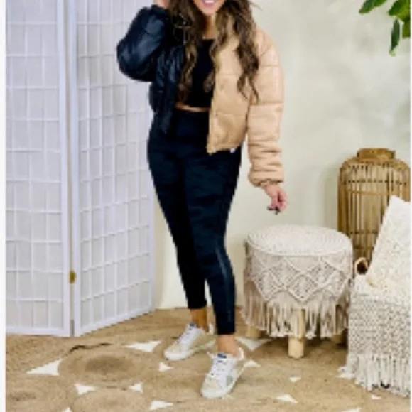 ⭐️HOST PICK🛍️*NEW* Faux Leather Color Block Coat Size Small - Picture 9 of 9